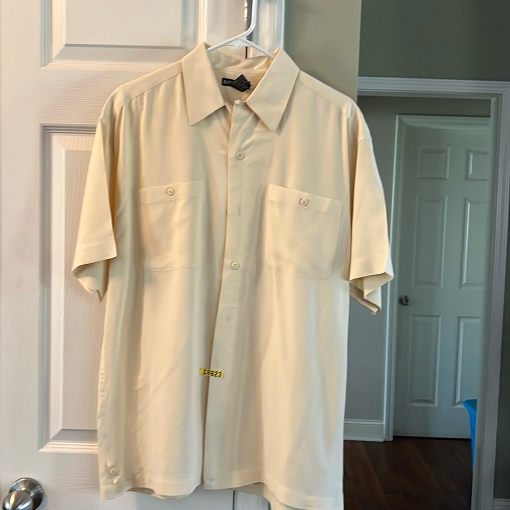 Men Roevelle dress shirt. Short sleeves. Light yellow. Size medium
